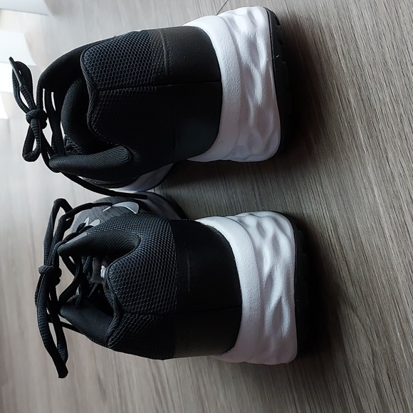 Nike black white tennis shoes 8w - Picture 3 of 9